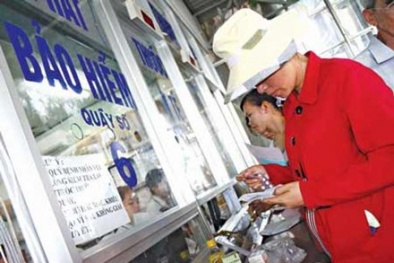 Nghịch lý ở Việt Nam: Người nghèo chi tiền mua thuốc cho người giàu